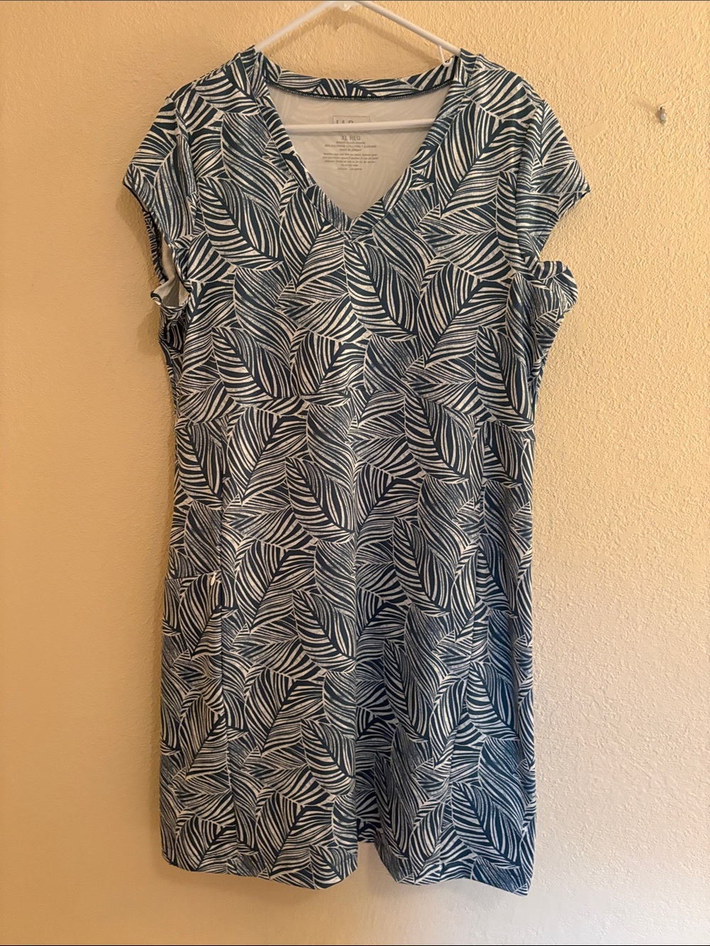 L.L.Bean T-shirt dress featuring a "Coastal Palm" green leaf print size xl
